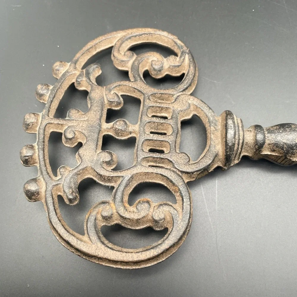 Cast Iron‎ Victorian Skeleton Church Key Rustic Home Decor 11 3/4 Inches X 5 